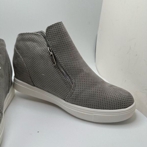 CUSHIONAIRE Women's Hart Hidden Wedge Sneaker 7 WIDE GRAY - Picture 6 of 7